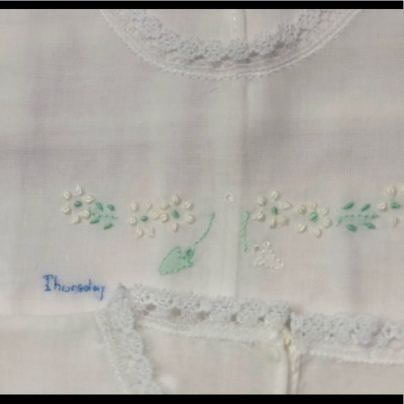 New Wilbeth Embroidered Days of the Week Bibs - Picture 10 of 12